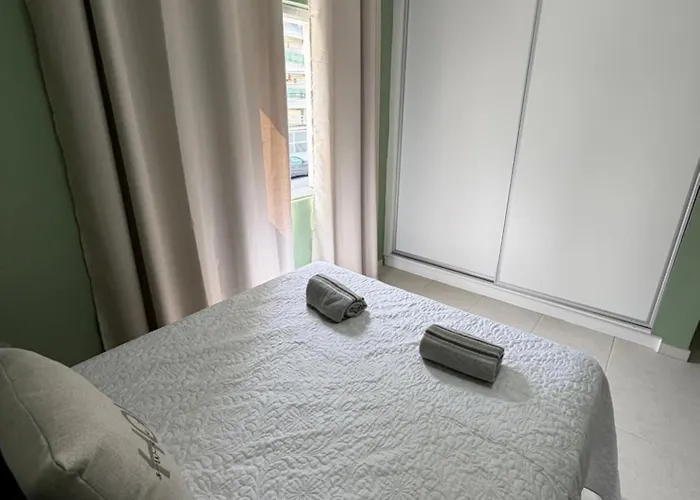 APARTAMENTO B&B GUARUJÁ- Localização Perfeita - 3 Quadras da Praia
