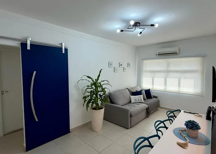 APARTAMENTO B&B GUARUJÁ- Localização Perfeita - 3 Quadras da Praia